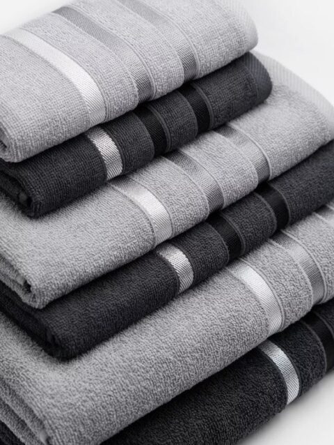 stripes decorated bath towels